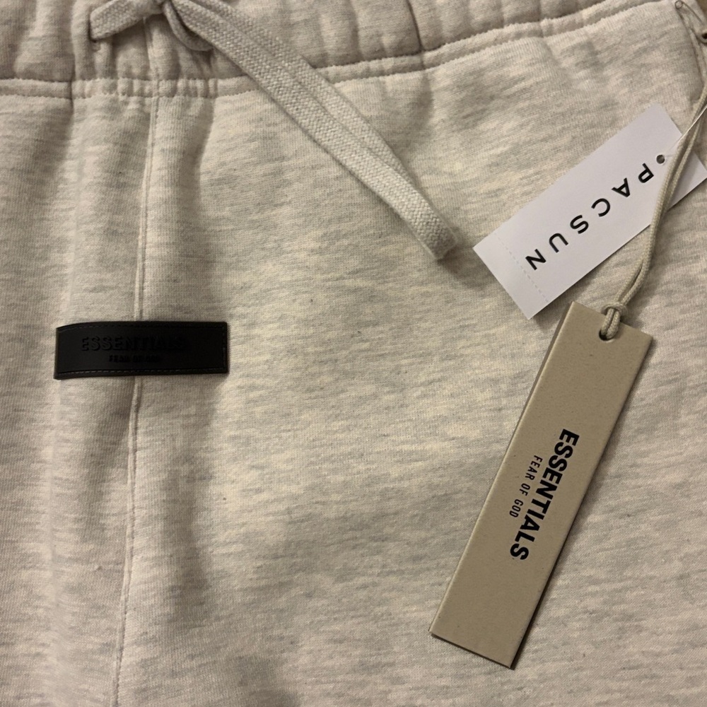Essentials Fear Of God sweatpants light oatmeal size large - Picture 4 of 6